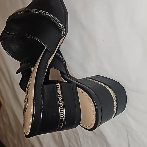 SANDAL - Picture 4 of 6